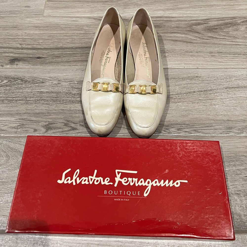 Salvatore Ferragamo Beige Loafers size 8